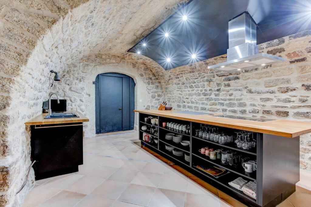 Stunning Medieval Getaway Вик-ла-Гардьоль Экстерьер фото