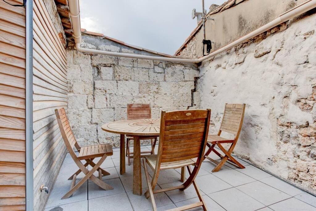 Stunning Medieval Getaway Вик-ла-Гардьоль Экстерьер фото